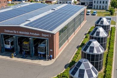 Solar-Iglu auf dem Grünstreifen kommunaler Gebäude